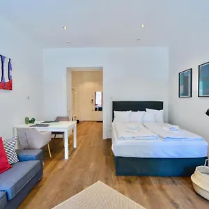 Apartment Charming Studio In Servitenviertel I, Wien